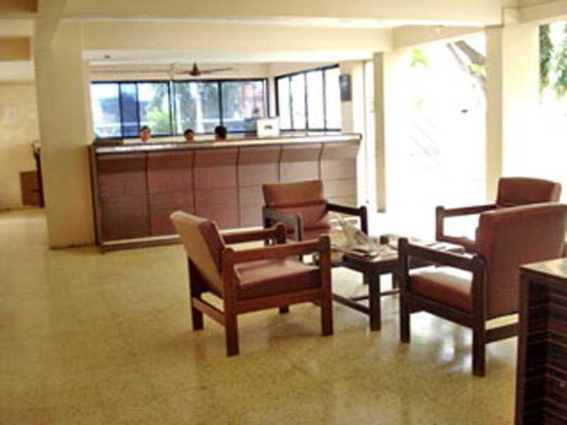 Hotel Meru Пюн Екстериор снимка