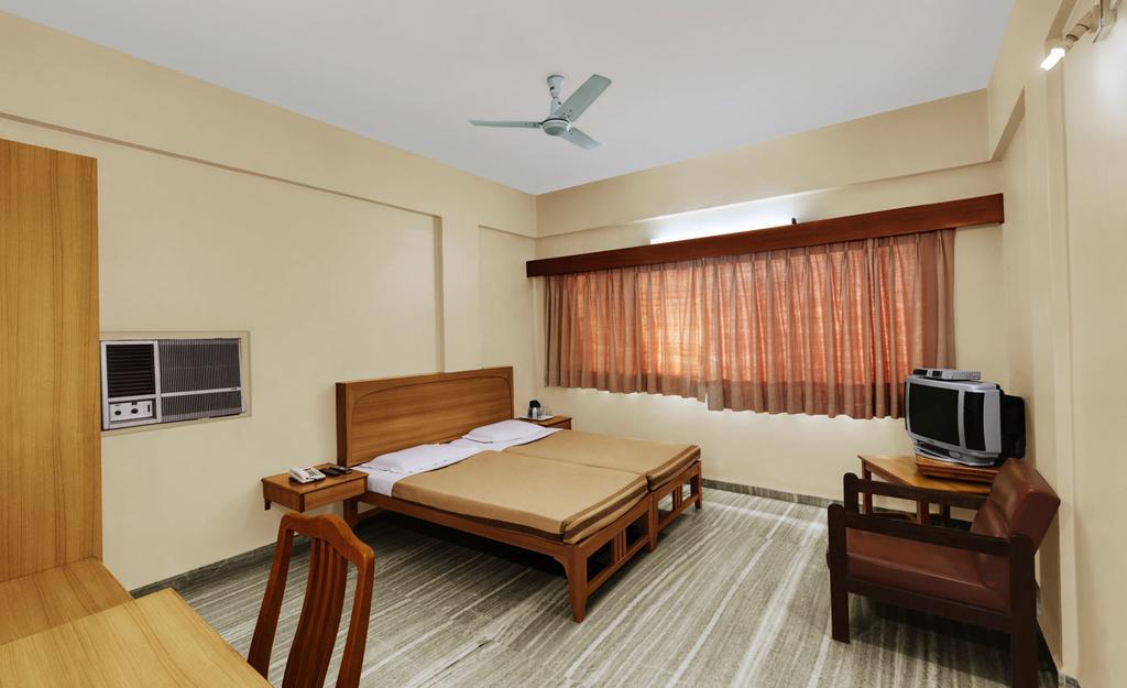 Hotel Meru Пюн Екстериор снимка