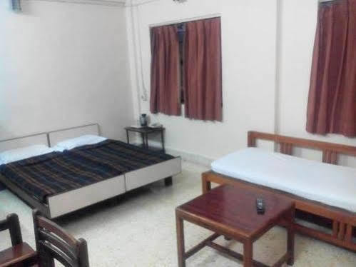Hotel Meru Пюн Екстериор снимка