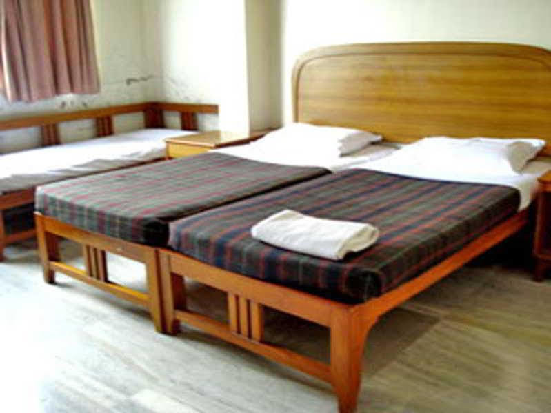 Hotel Meru Пюн Екстериор снимка